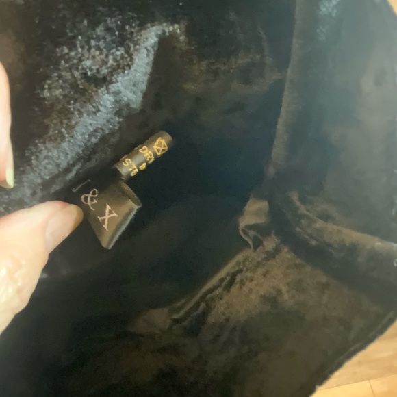 Peacock feather velvet cinch bag. - Picture 3 of 4